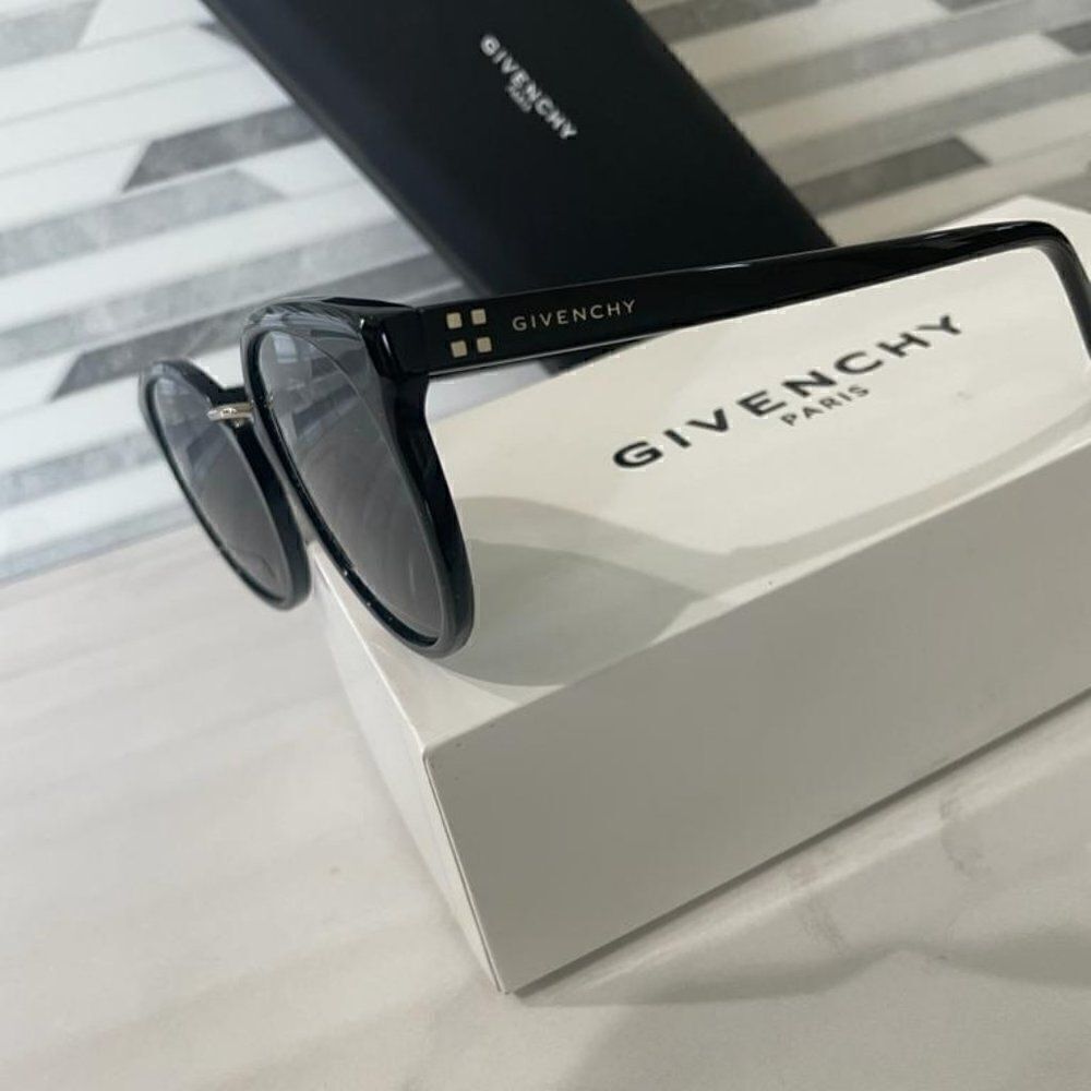 NIB Givenchy GV 7115/F/S Unisex Sunglasses - Picture 8 of 10
